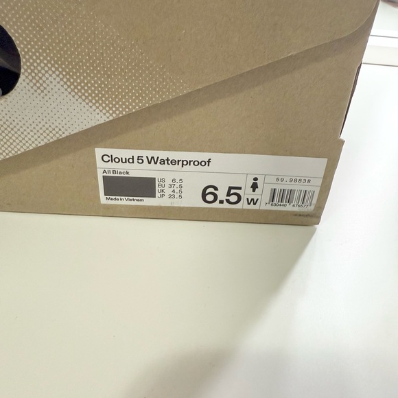 On Cloud 5 Waterproof Women Shoes - Picture 2 of 3